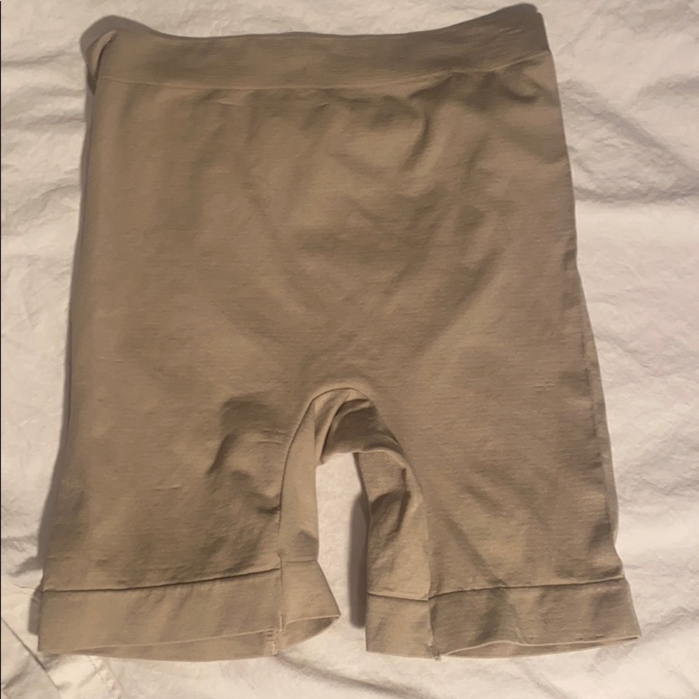 New Izod Shape Wear Medium